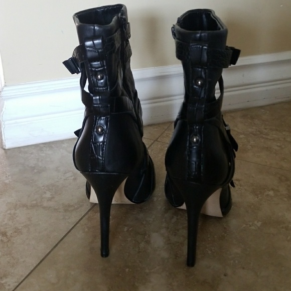 Boots - Picture 3 of 5